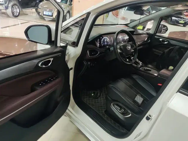 GAC Trumpchi M6 — Фото автомобиля 15