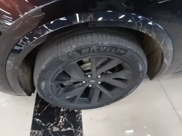 Li Auto L8 — Фото автомобиля 22