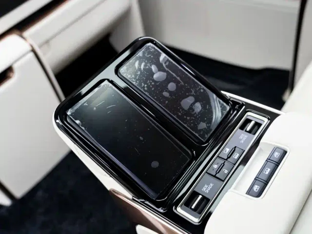 Lexus LM — Фото автомобиля 12