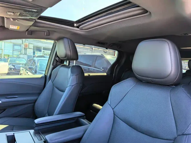 Toyota Sienna — Фото автомобиля 9