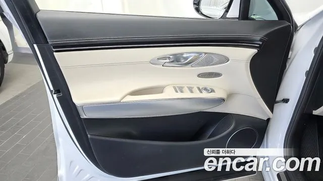Genesis GV70 — Фото автомобиля 13