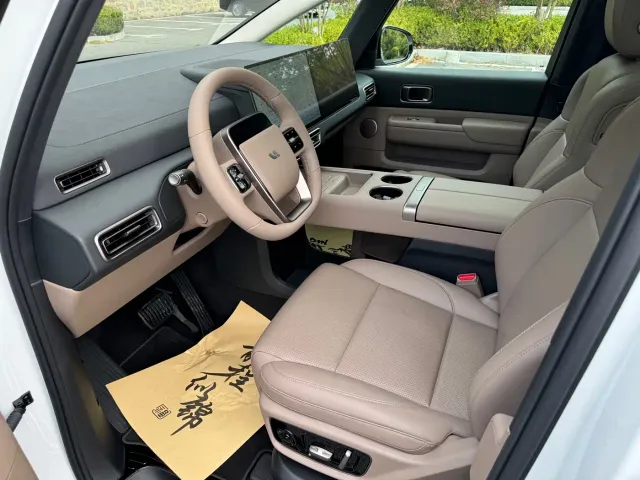 Li Auto MEGA — Фото автомобиля 3