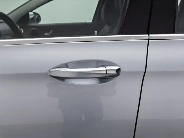 Mercedes-Benz E-Class — Фото автомобиля 18
