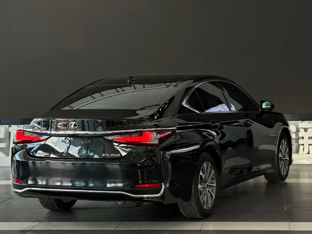 Lexus ES — Фото автомобиля 5