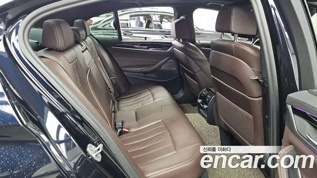 BMW 5-Series — Фото автомобиля 12