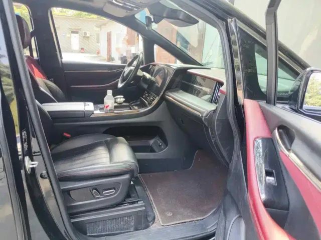 GAC Trumpchi M8 — Фото автомобиля 13