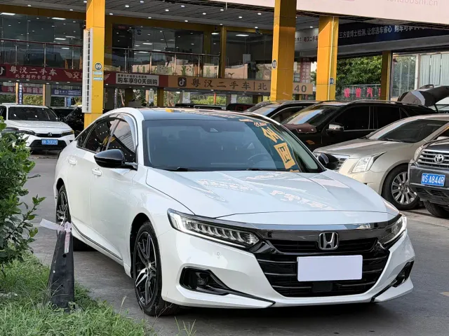 Honda Accord — Фото автомобиля 3