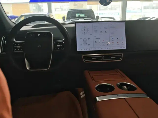 Li Auto L7 — Фото автомобиля 12
