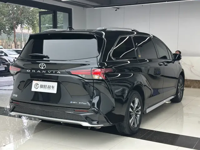 Toyota Granvia — Фото автомобиля 21