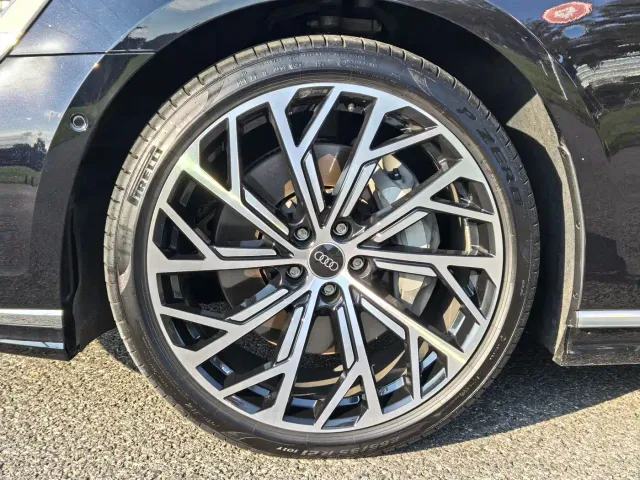 Audi A8 — Фото автомобиля 4