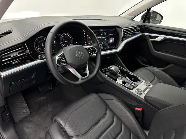 Volkswagen Touareg — Фото автомобиля 16