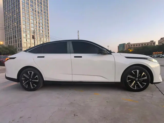Changan Eado — Фото автомобиля 4