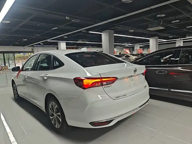 Buick Verano — Фото автомобиля 4