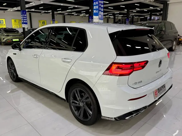 Volkswagen Golf — Фото автомобиля 9