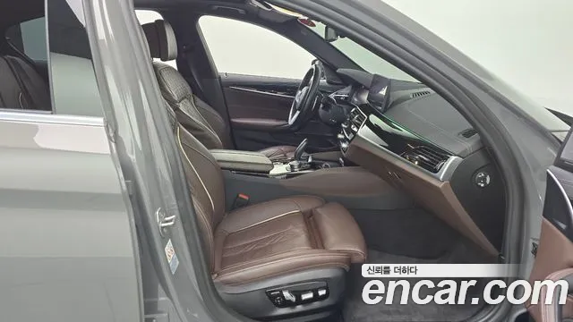 BMW 5 Series G30 — Фото автомобиля 16