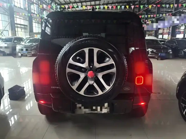 Land Rover Defender — Фото автомобиля 5