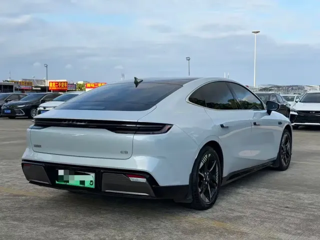 Geely Galaxy E8 — Фото автомобиля 9