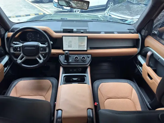 Land Rover Defender — Фото автомобиля 11