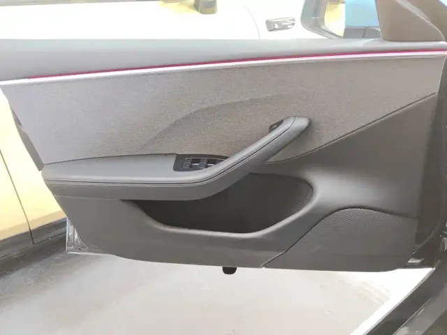 Tesla Model 3 — Фото автомобиля 7