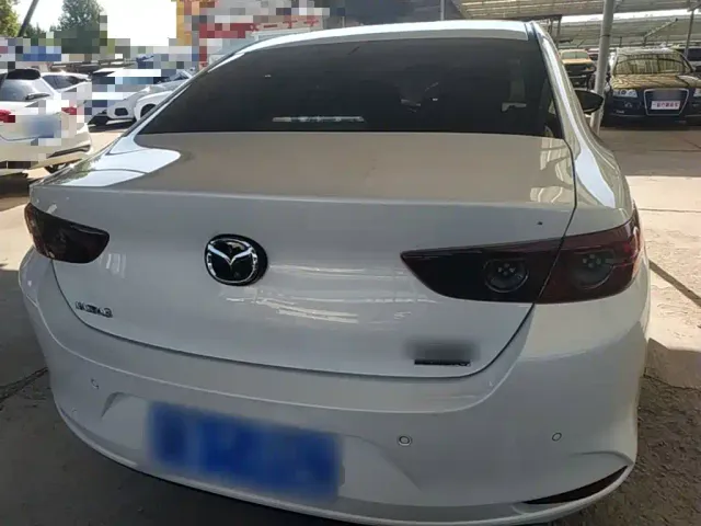 Mazda Axela — Фото автомобиля 5