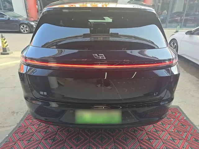 Li Auto L7 — Фото автомобиля 5