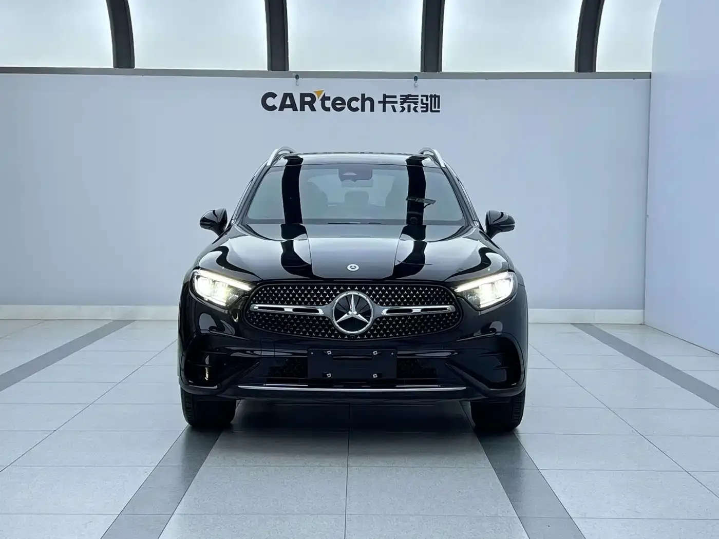Mercedes-Benz Mercedes-Benz GLC 2023 GLC 300 L 4MATIC Sport 5-Seater — Фото автомобиля 2