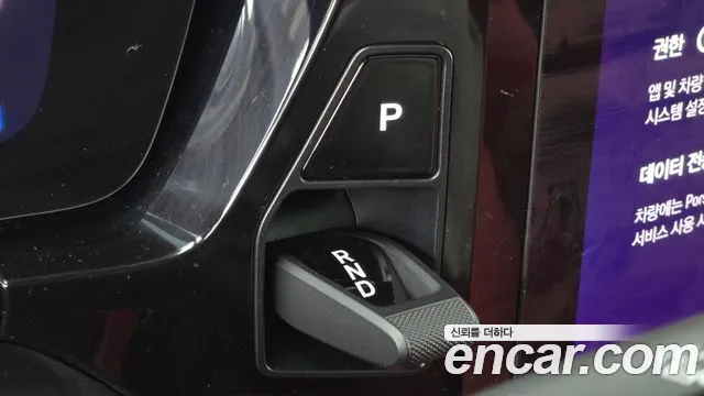 Porsche Macan Electric — Фото автомобиля 9