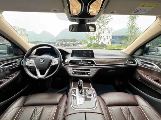 BMW 7 Series — Фото автомобиля 9