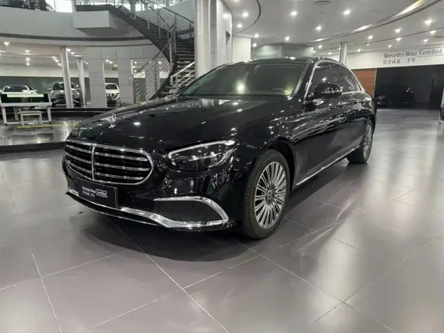 Фотография автомобиля — Mercedes-Benz E-Class