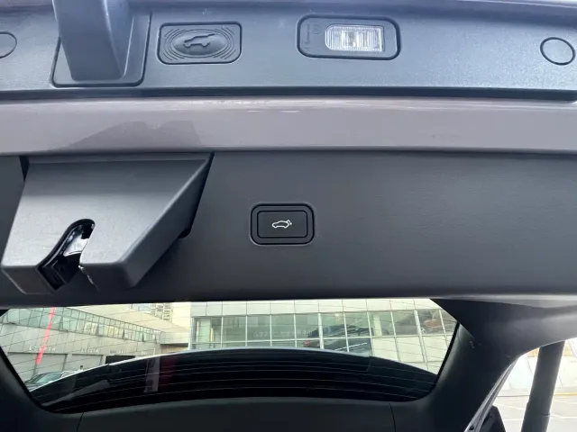Volvo XC70 Plug-in Hybrid — Фото автомобиля 10