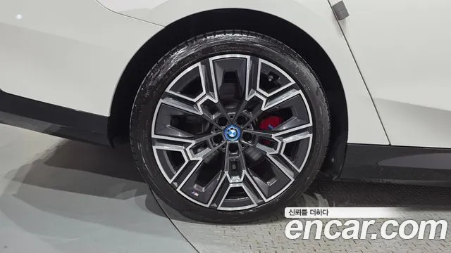 BMW i5 G60 — Фото автомобиля 5