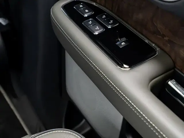 Lincoln Navigator — Фото автомобиля 7
