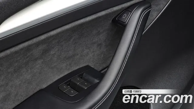 Tesla Model Y — Фото автомобиля 23