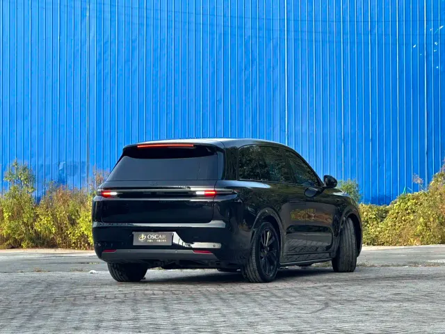 Li Auto L8 — Фото автомобиля 6