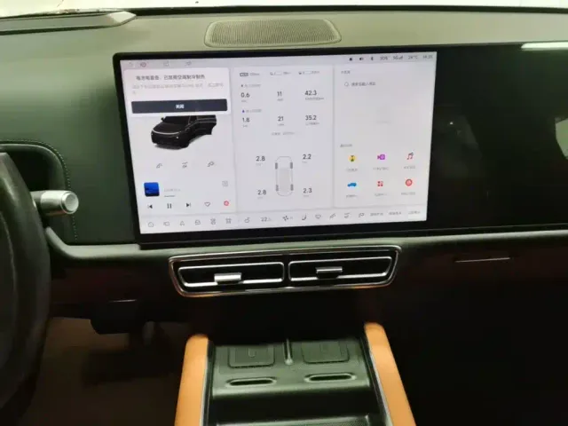 Li Auto L8 — Фото автомобиля 12