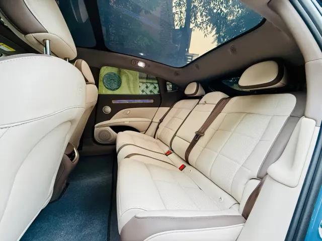IM Motors L6 — Фото автомобиля 13