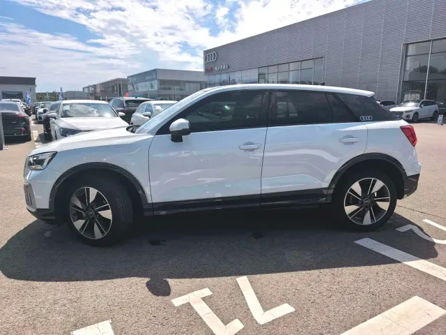 Audi Q2L — Фото автомобиля 10