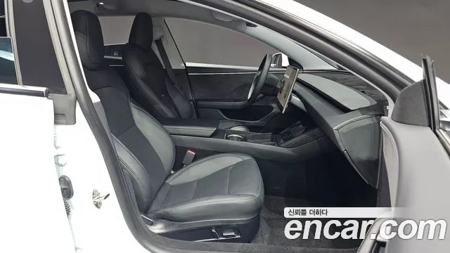 Tesla Model 3 — Фото автомобиля 26