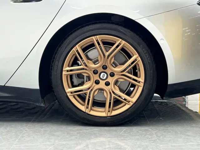 Xiaomi SU7 — Фото автомобиля 27