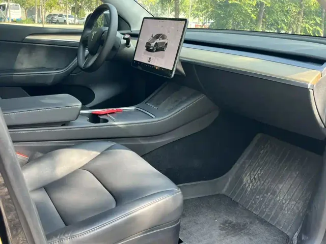 Tesla Model Y — Фото автомобиля 6