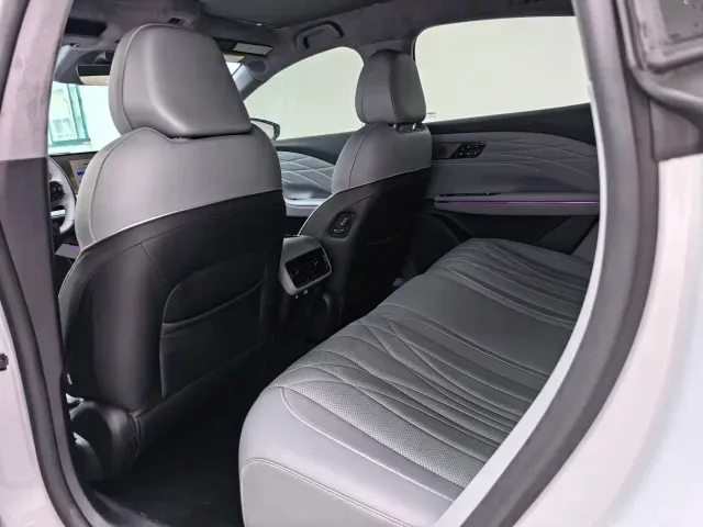 Geely Galaxy E8 — Фото автомобиля 11