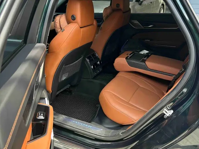 Jaguar XFL — Фото автомобиля 5