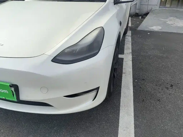 Tesla Model Y — Фото автомобиля 23