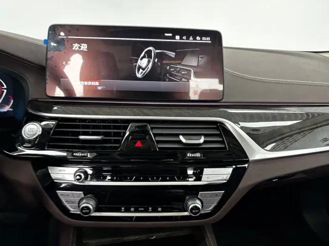 BMW 5 Series — Фото автомобиля 18