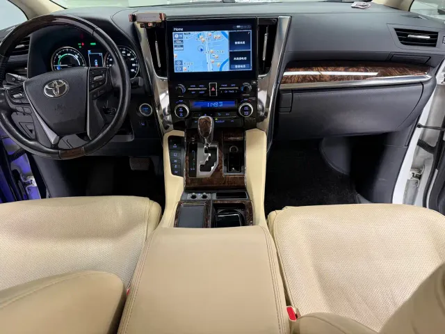 Toyota Alphard — Фото автомобиля 4