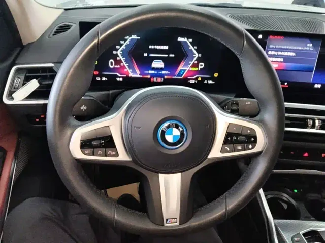 BMW BMW i3 2023 eDrive 40 L Shadowline Package — Фото автомобиля 10