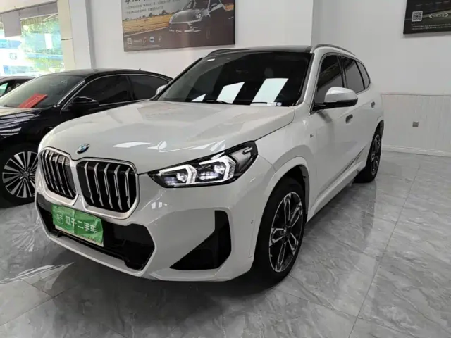 Фотография автомобиля — BMW X1