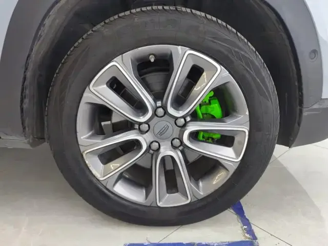 Geely ICON — Фото автомобиля 6