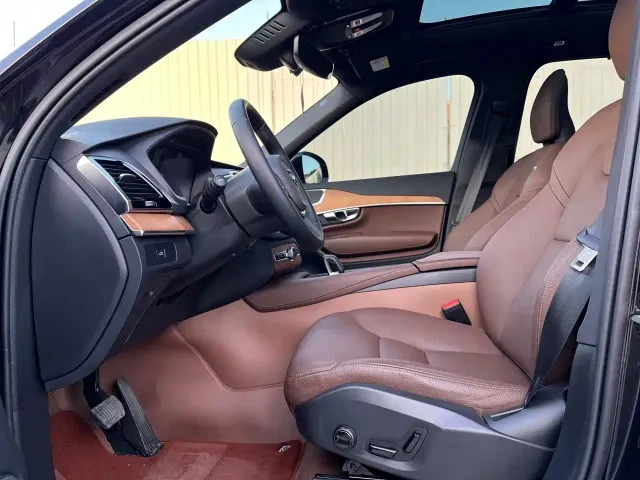 Volvo XC90 — Фото автомобиля 10