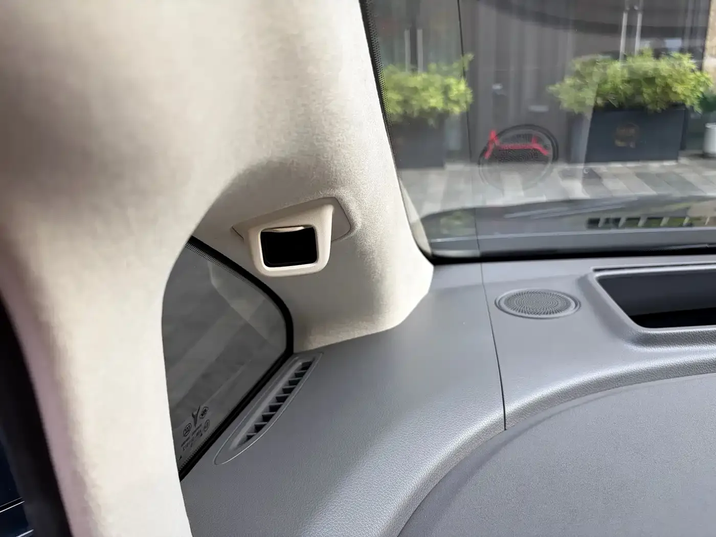 Voyah Auto Voyah Dreamer 2025 Model PHEV 4WD Premium QianKun Edition — Фото автомобиля 13
